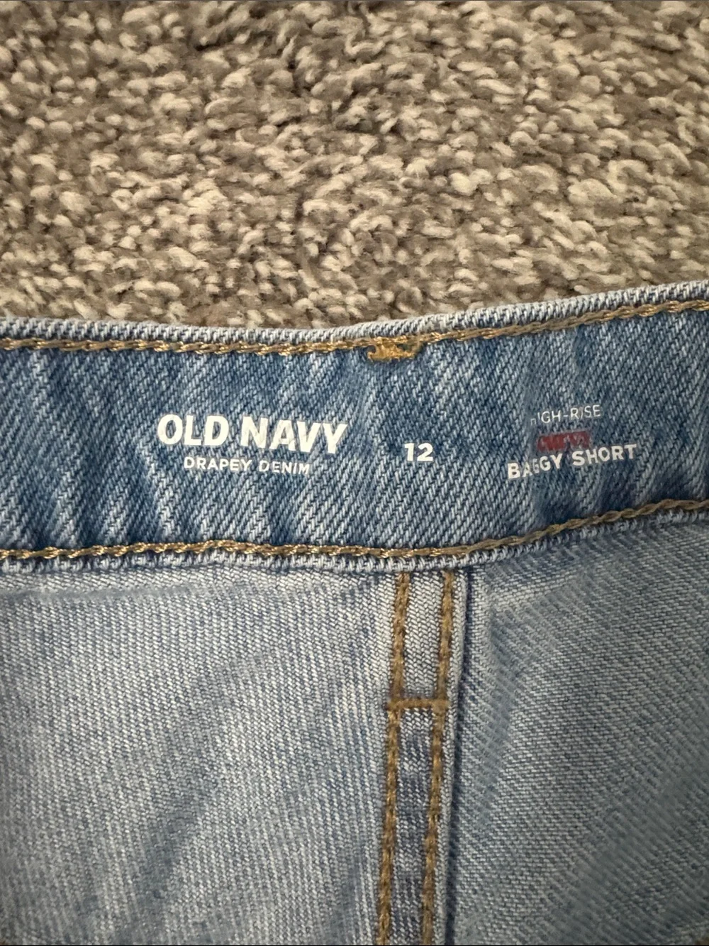 Old Navy high-Rise Curvy Baggy Shorts in Light Wash Denim - Picture 2 of 3